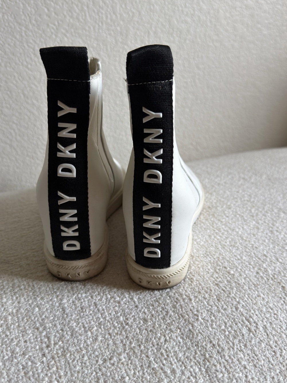 DKNY White Kids High-Top Sneakers with Black Logo Heel Strap 6.5